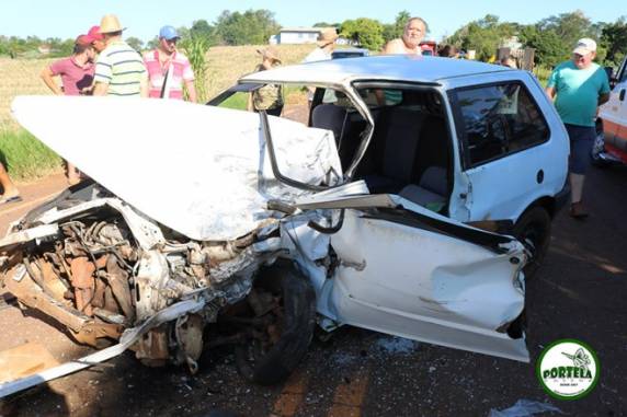 Colisão frontal entre carro e caminhão na ERS-330 em Tronqueiras - foto 3