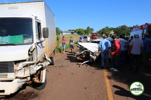 Colisão frontal entre carro e caminhão na ERS-330 em Tronqueiras - foto 4