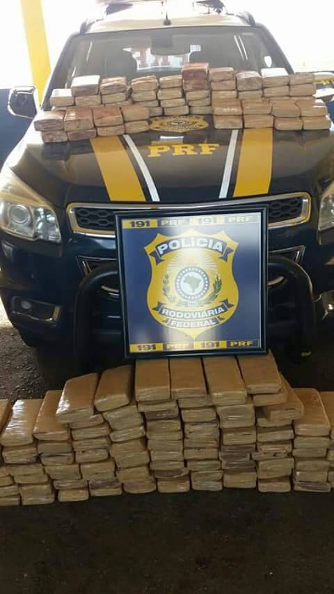 PRF prende dupla transportando mais de 200 tijolos de maconha em veículo clonado - foto 2