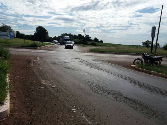 Duas pessoas ficam levemente feridas em colisão entre automóvel e motocicleta, em
Santa Rosa - foto 2