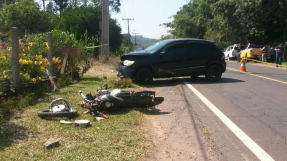 Vítima foi identificada como Cássio de Azeredo, de 28 anos. De acordo com o CRBM, quando o Samu chegou ao local o condutor da motocicleta já havia morrido