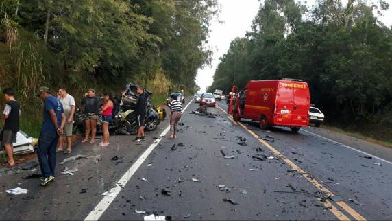 Acidente mata duas pessoas na RS-240, em Capela de Santana - foto 4
