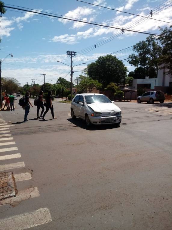 Veículo tomba após colisão no bairro Cruzeiro em Santa Rosa - foto 2