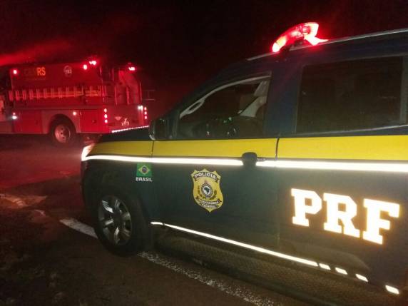 Homem morre após carreta cair na ponte do rio Urubucaru na BR 285 em Vitória das Missões - foto 2