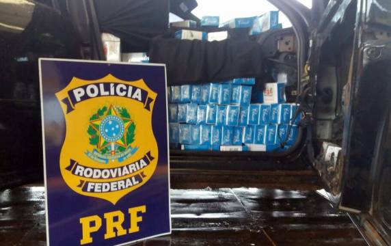 PRF apreende aproximadamente 20 mil maços de cigarros contrabandeados na BR 282 em Flor do Sertão - foto 2