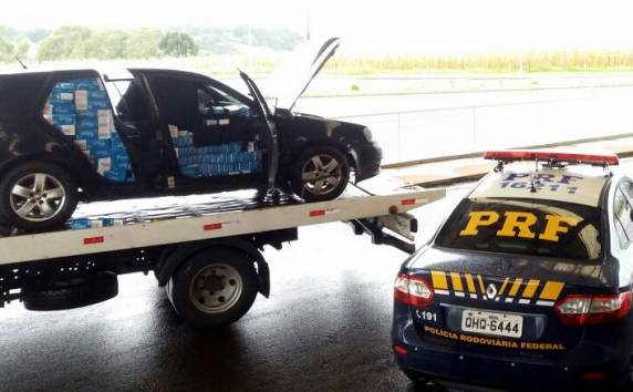 PRF apreende aproximadamente 20 mil maços de cigarros contrabandeados na BR 282 em Flor do Sertão - foto 4