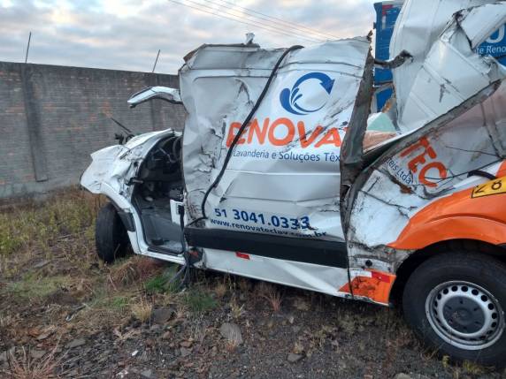Motorista morre ao colidir contra árvores na Estrada Do Mar, no Litoral Norte - foto 5