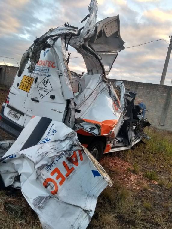 Motorista morre ao colidir contra árvores na Estrada Do Mar, no Litoral Norte - foto 7