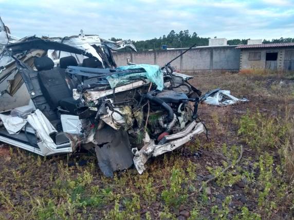 Motorista morre ao colidir contra árvores na Estrada Do Mar, no Litoral Norte - foto 6