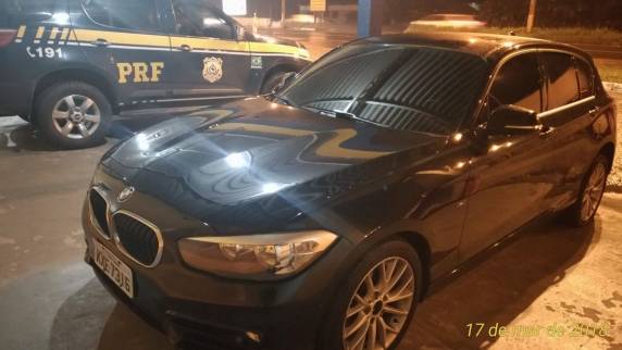 Carro de luxo roubado no Rio de Janeiro é recuperado na BR 101 em Joinville - foto 3