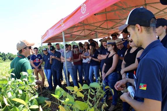 Evento reuniu mais de mais de 200 pessoas, entre acadêmicos, profissionais e 

produtores de toda a região