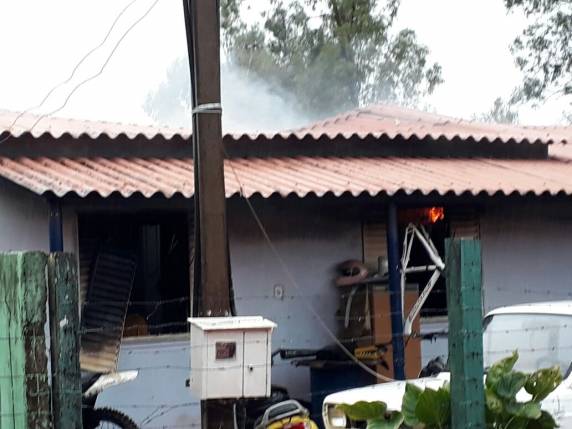 Pai e filho morrem em incêndio no bairro Alto da Boa Vista em Santiago - foto 2