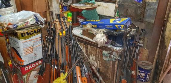Polícia Civil apreende arsenal com mais de cem armas em Alvorada - foto 2
