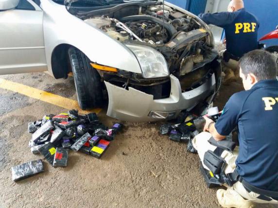 PRF apreende automóvel com mais de 100 mil reais em eletrônicos do Paraguai - foto 2