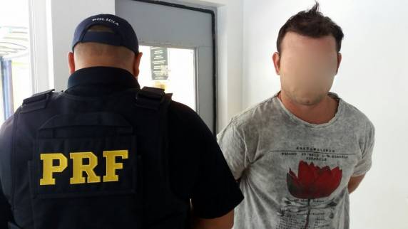 PRF apreende cerca de dois mil projéteis
calibre 9mm, prende dois envolvidos e recupera carro roubado na BR 101 - foto 4