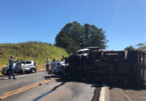 Grave acidente envolve cinco veículos na BR 285 em Panambi - foto 2