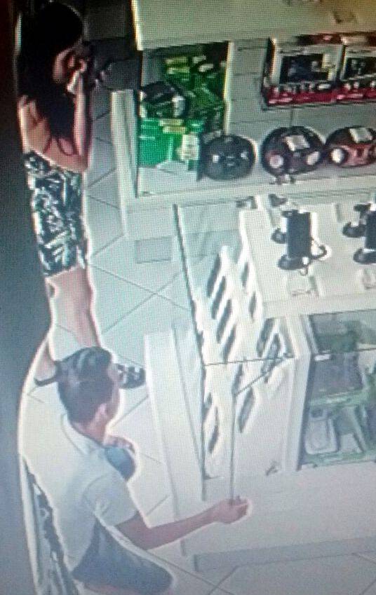 Três pessoas com celulares recém-furtados são presas na BR 101 em Biguaçu - foto 4