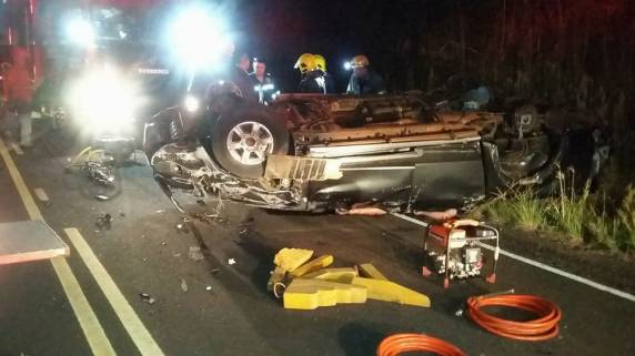 Acidente 

ocorreu na madrugada deste sábado (24). Outras duas jovens de 21 anos ficaram feridas e foram encaminhadas ao hospital