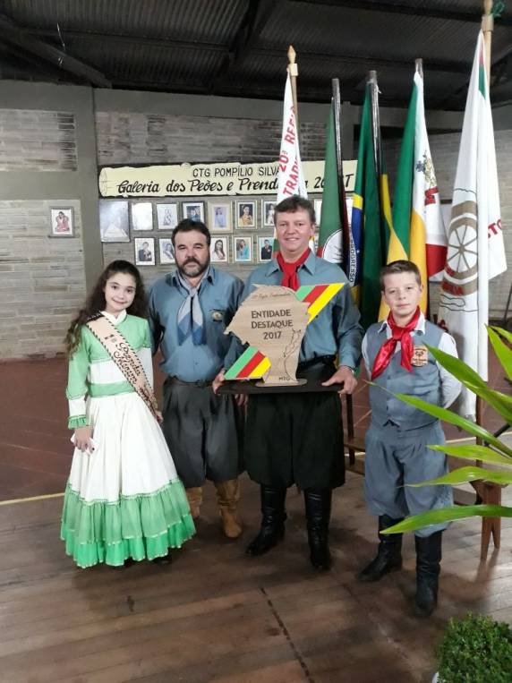 CTG Tropeiros do Buricá
é premiado como entidade destaque - foto 2
