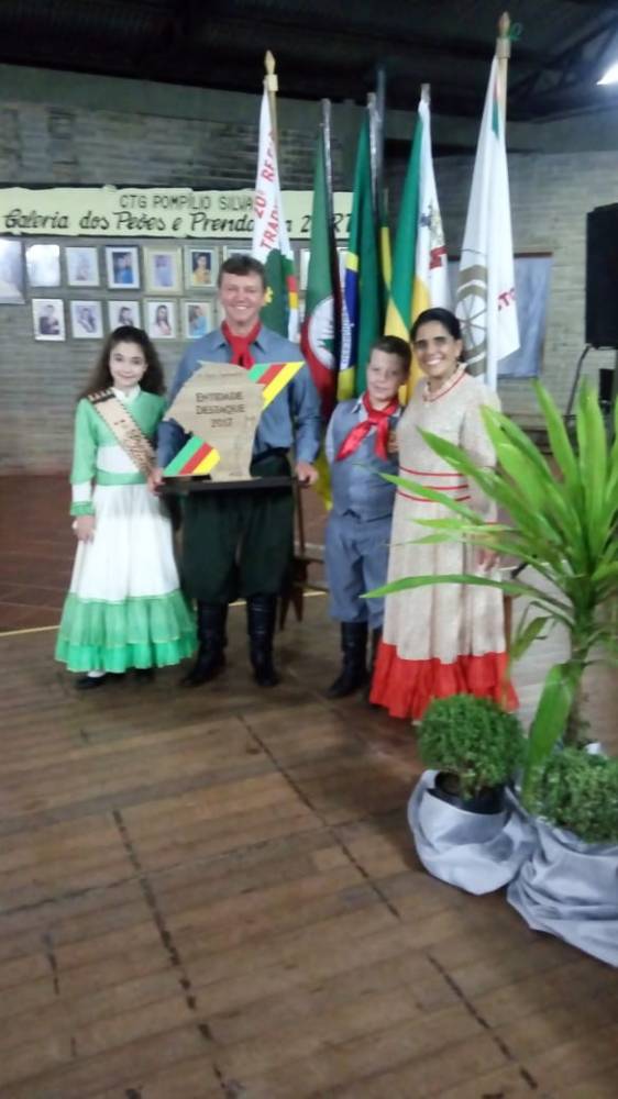 CTG Tropeiros do Buricá
é premiado como entidade destaque - foto 3