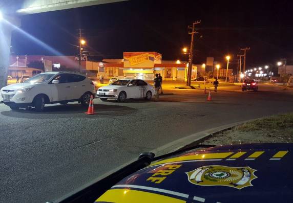 Fiscalização durante a madrugada flagra 25 motoristas
alcoolizados na BR 101 em Tubarão - foto 2