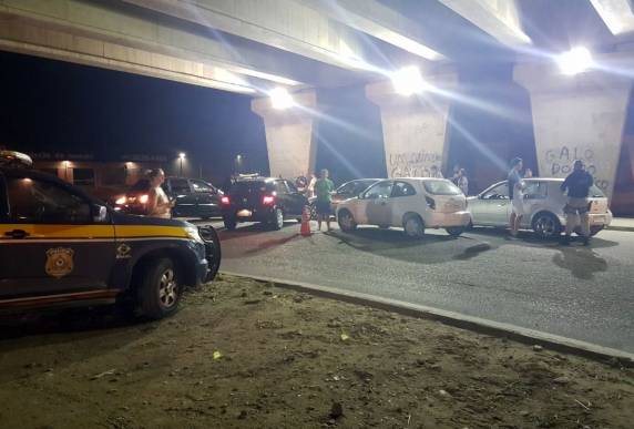 Fiscalização durante a madrugada flagra 25 motoristas
alcoolizados na BR 101 em Tubarão - foto 3