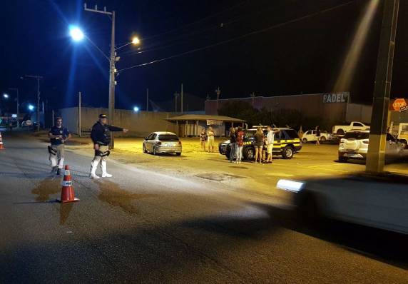 Fiscalização durante a madrugada flagra 25 motoristas
alcoolizados na BR 101 em Tubarão - foto 4