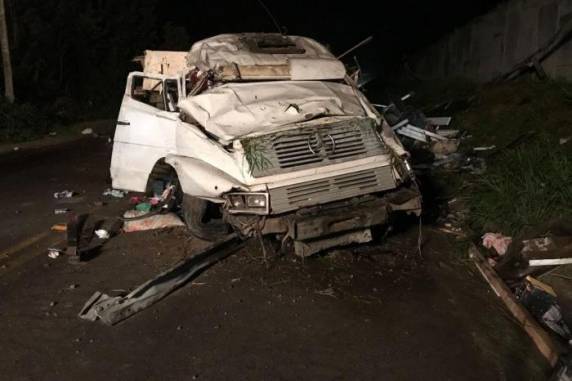 O acidente ocorreu na madrugada desta segunda-feira, na BR-101, em Laguna. A família que tripulava o veículo é de Parobé RS