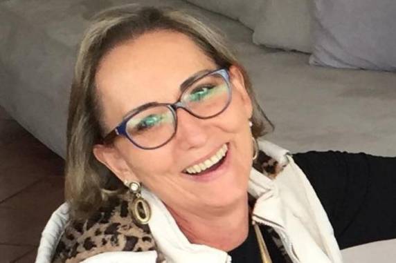 Em setembro de 2016, Ana Beatriz descobriu que tinha três 

tumores malignos no intestino, para os quais quimio e radioterapia pouco adiantariam