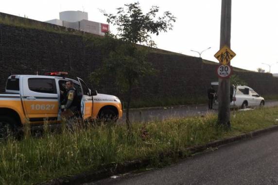 Acidente aconteceu na madrugada desta sexta na 

entrada da cidade