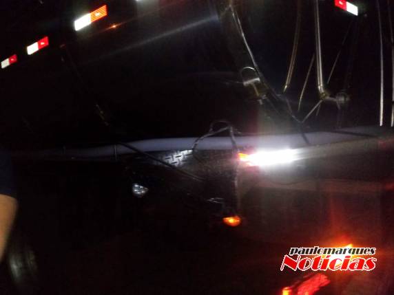 Colisão
traseira entre caminhões resulta em danos materiais na BR 472 - foto 2