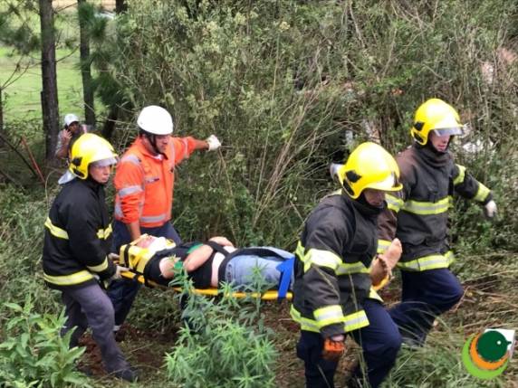 Carreta tomba e deixa motorista ferido no trecho entre Coxilha/Sertão - foto 3