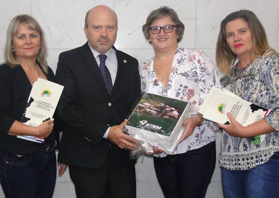 Convite oficial foi entregue à Presidência e deputados estaduais pela vice-prefeita Eliane Fischer
