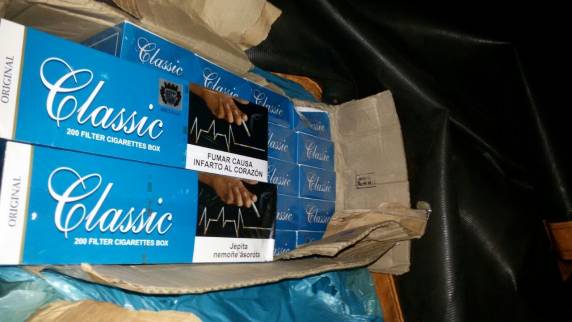 Carreta com 400 mil maços de cigarros contrabandeados é apreendida na BR 101 em Tubarão - foto 4