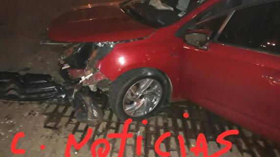 Motorista perde o controle da direção e
atravessa Praça da República em Ijuí - foto 5
