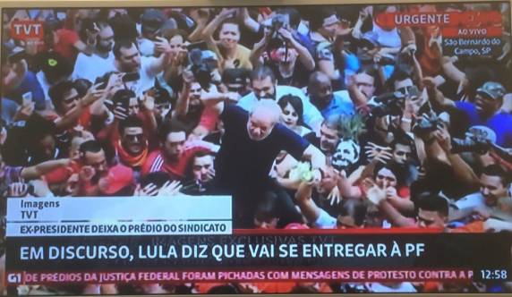 Em discurso Lula confirma que vai se apresentar a Polícia Federal - foto 4