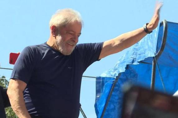 Em discurso Lula confirma que vai se apresentar a Polícia Federal - foto 2