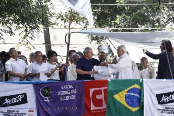 Em discurso Lula confirma que vai se apresentar a Polícia Federal - foto 3