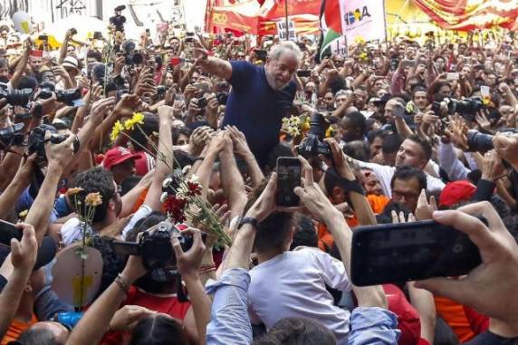 Em discurso Lula confirma que vai se apresentar a Polícia Federal - foto 5