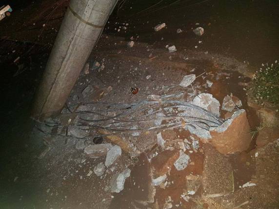 Motorista perde controle de veículo, colide em poste e fica ferido em Santo Ângelo - foto 3