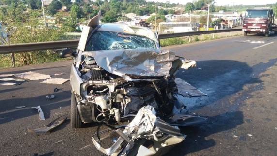 Vítima tem 67 anos dirigia um dos veículos que se envolveram em uma colisão entre três automóveis na BR-386. Outras quatro pessoas ficaram feridas