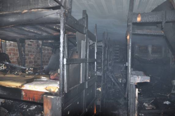 Fogo começou por volta das 18h30. No local estavam 28 detentos que 

estão sendo realocados em uma sala e outra cela do regime fechado. Ninguém ficou ferido