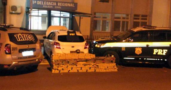 Ação conjunta PRF e PM apreende 439 kg de maconha e detém três homens na BR 282 em
Joaçaba - foto 3