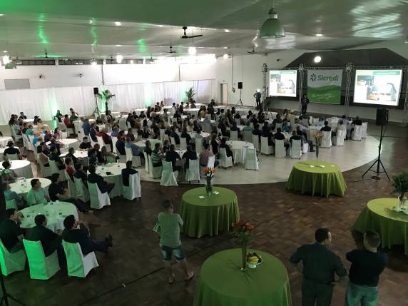 A Sicredi 

Noroeste RS, realizou 30 encontros, com a participação de 17.524 associados para apresentar os resultados de 2017 e o planejamento para 2018