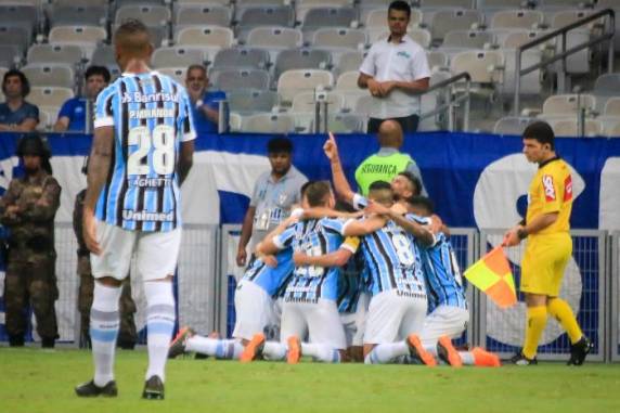 Time 

de Renato abriu o placar e resistiu nos minutos finais mesmo com um homem a menos após a expulsão de Kannemann