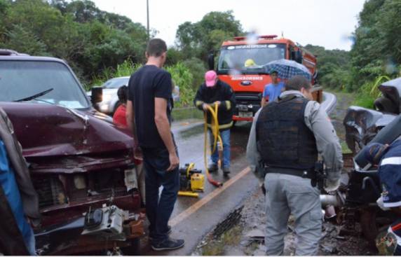 Acidente
deixa feridos na ERS 404, em Rondinha - foto 2