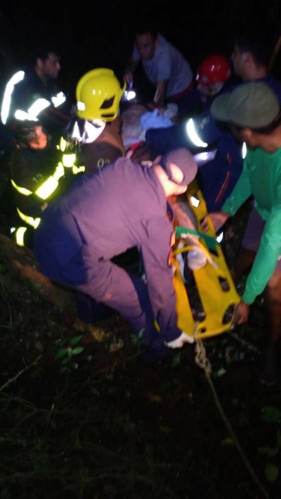 Vitima fica presa as ferragens após saída de pista
na BR 285, em Entre-Ijuis - foto 3