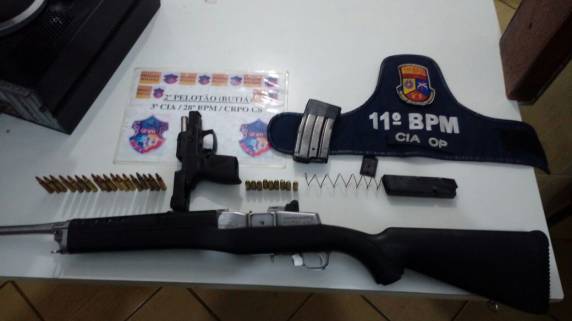 Tentativa de roubo a ônibus na BR-290 termina
com motorista baleado e bandido morto - foto 2