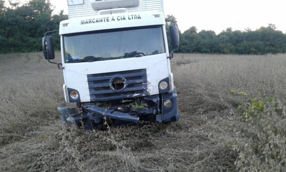 Motorista morre carbonizado após colisão frontal
entre veículos na RS 344 em Santo Ângelo - foto 2