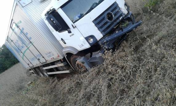 Motorista morre carbonizado após colisão frontal
entre veículos na RS 344 em Santo Ângelo - foto 6